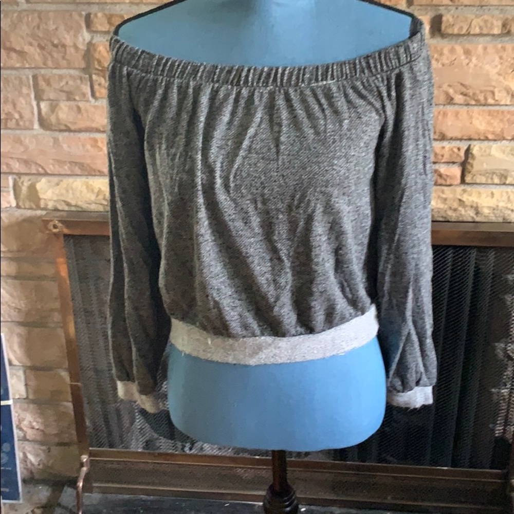 Off the shoulder crop